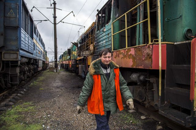 Поврежденные локомотивы в Дебальцево. Фото: AFP