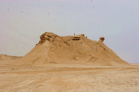 Песчаные барханы возле пустыни Сахары стали  природными декорациями первого фильма "Звездные 