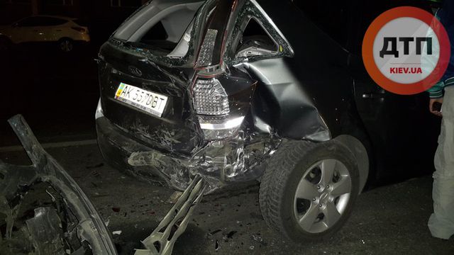 Водитель за рулем автомобиля Infiniti врезался в машины, стоящие на перекрестке. Фото: Фото: Влад Антонов