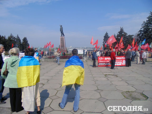В центре Запорожья проходит митинг. Фото: А.Литвин