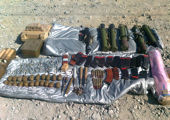 Изъятое оружие и боеприпасы на блокпосте в Днепропетровской области. Фото: mvs.gov.ua