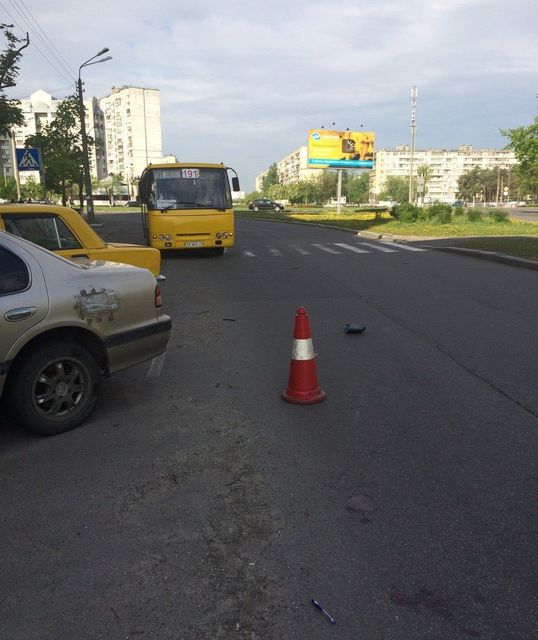 Водитель сбил подростка на переходе. Фото: УГАИ в Киеве