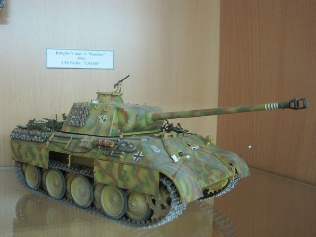 Німецька техніка. Точна копія танка, зменшена в 32 рази. Фото: А. Макаренко