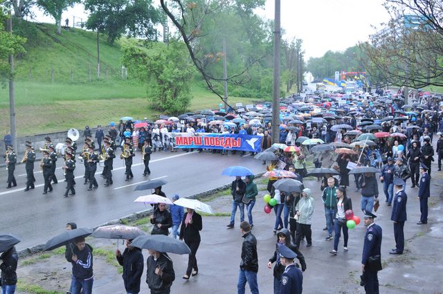 <p>"Марш перемоги" у Дніпропетровську. Фото: В.Холмогорова і прес-служба ОБ</p>