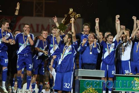 Киевское "Динамо" взяло все трофеи внутри страны: золото чемпионата, Кубок и Суперкубок Украины