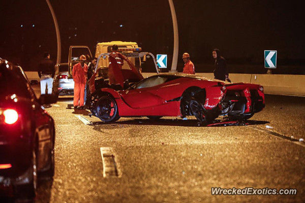 Авария Ferrari LaFerrari в Китае. Фото: wreckedexotics.com