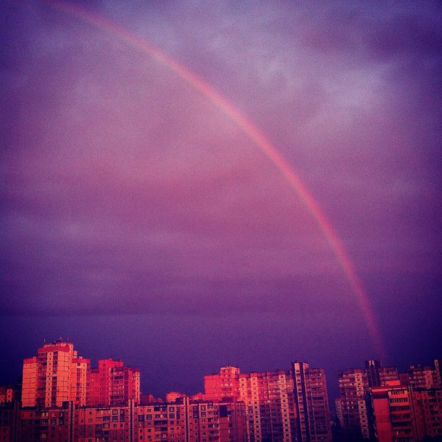 Двойная радуга над Троещиной. Фото: vk.com/troyeshchyna_array