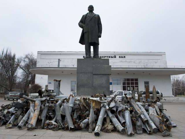 Первомайськ, один з найбільш постраждалих міст Луганської області. Фото: AFP