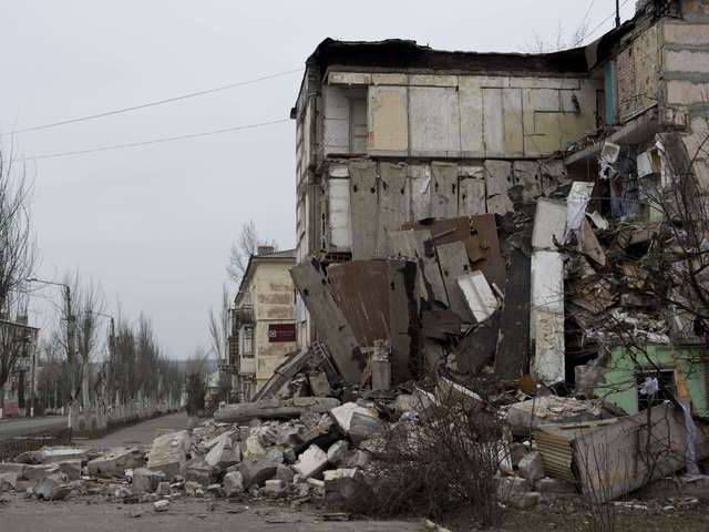 Первомайськ, один з найбільш постраждалих міст Луганської області. Фото: AFP