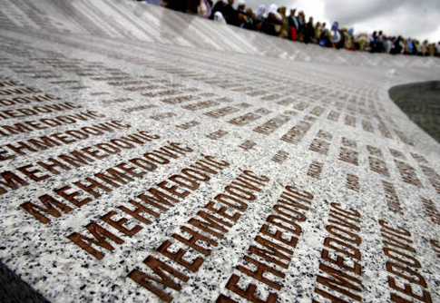 Памятный монумент в Потокари с именами погибших в 1992-1995 годах мусульман. AFP