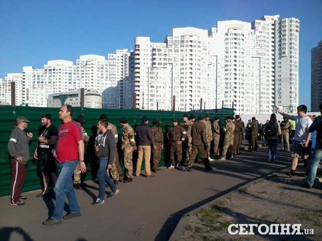 <p>Біля скандального будівництва біля метро "Осокорки" відбулися зіткнення. Автор фото Ірина Ковальчук/Сегодня</p>