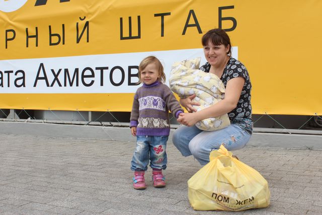 <p>Штаб Ахметова видав понад 200 тис. гуманітарних наборів для дітей. Фото: прес-центр.</p>