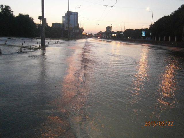 <p>Потоп в Голосієво. Фото: facebook.com/kievavtodor</p>