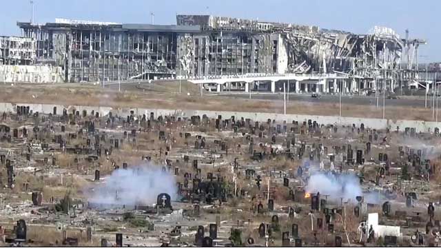 Донецький аеропорт й Іверське кладовище після початку бойових дій. Фото: chekist-sv.livejournal.com
