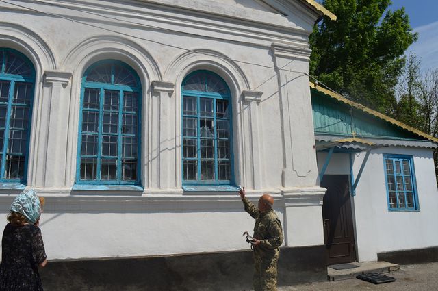 Боевики накануне Троицы обстреляли православную церковь. Фото: moskal.in.ua