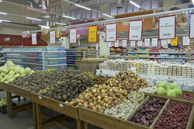 Москвича удивили цены в Крыму. Фото: nemihail.livejournal.com