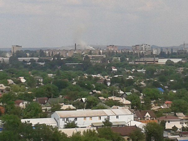 Над Донецком клубится дым. Фото: соцсети