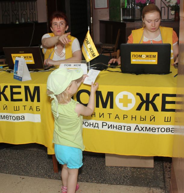 <p>Штаб Ахметов видав на Донбасі більше 3 млн. наборів виживання. Фото: прес-центр.</p>