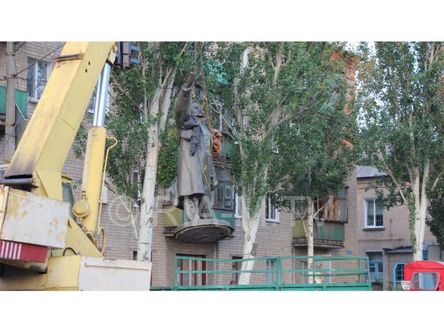Демонтировали памятники Ильичу. Фото: Соцсети и ria-m.tv