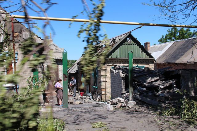 Последствия обстрелов Марьинки Донецкой области. Фото: пресс-центр военной операции в Facebook