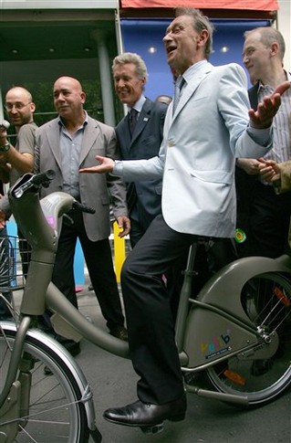 Мэр Парижа Бертран Делано. Фото AFP