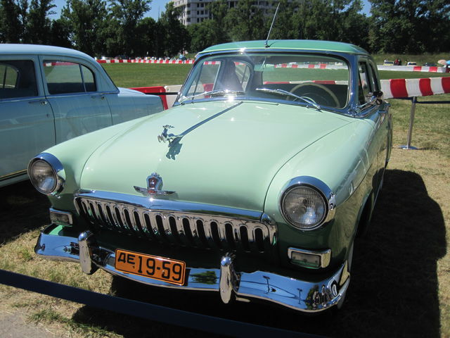 Харьковчанам показали уникальные авто. Фото: А. Макаренко