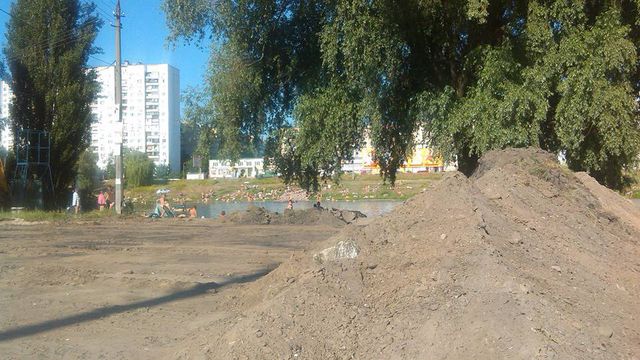 Люди боятся, что зачищают место под будущую стройку, фото Владимир Бондарь/Facebook