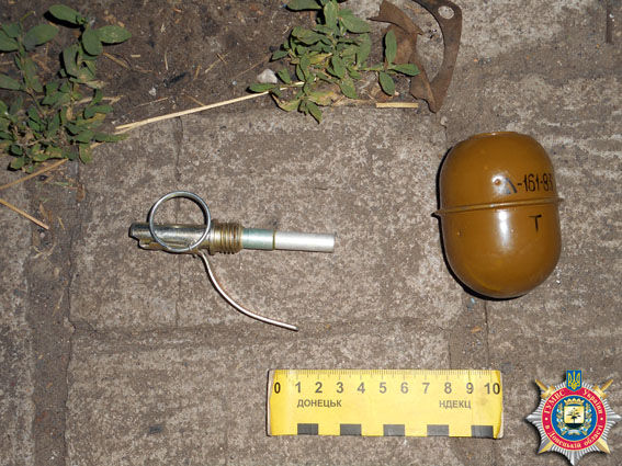 <p>Пенсіонер кинув гранату в будинок сусідів. Фото: МВС</p>