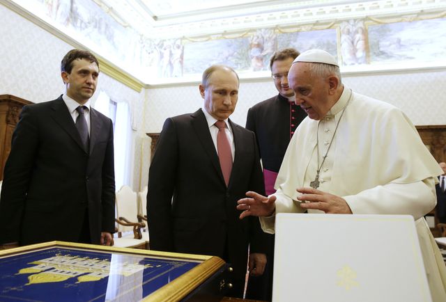 <p><span>Розмова президента РФ і Папи Римського тривала близько години, фото AFP</span></p>
