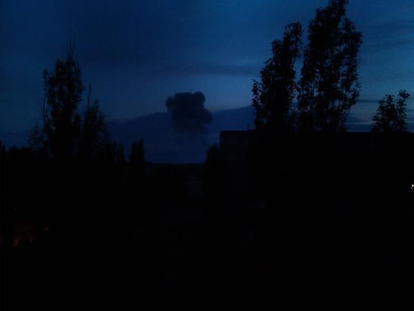 <p>У Донецьку прогримів потужний вибух &ndash; вибухову хвилю відчуло все місто, фото з соцмереж</p>