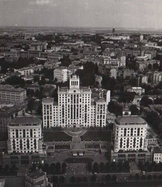 Вид на Хрещатик з боку вулиці Хмельницького (Леніна). Фото: Георгій Угринович