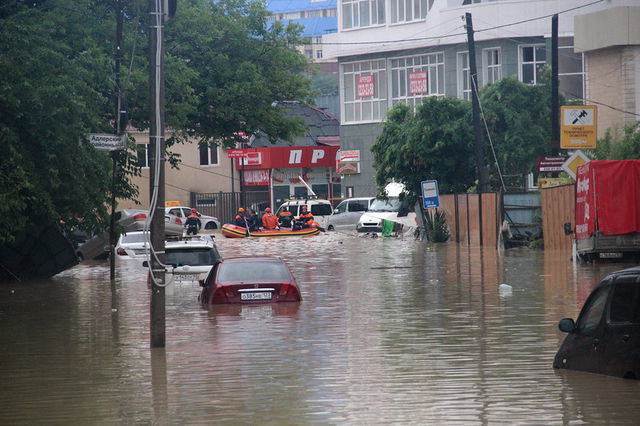 <p>Потоп в Сочі. Фото: urpsosochi.ru і соцмережі</p>
