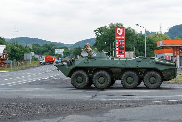 <p>У Мукачевому багато військової техніки. Фото: AFP</p>
