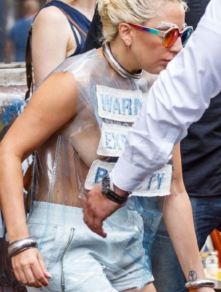 Леди Гага на свидание надела прозрачный пакет вместо платья, фото dress-code.com.ua