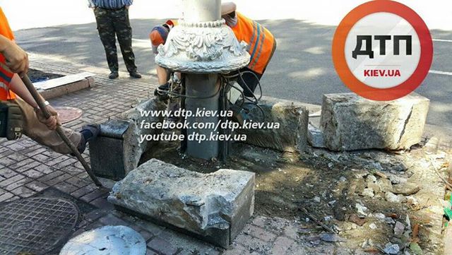 Авария на Крещатике. Фото: facebook.com/dtp.kiev.ua