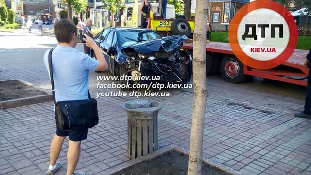 Авария на Крещатике. Фото: facebook.com/dtp.kiev.ua