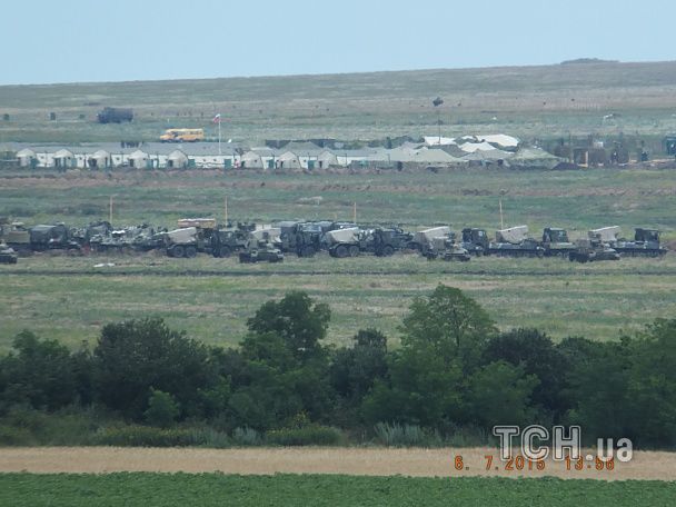<p><span>"Відпочинок" відпускників з танками поблизу Ростова. Фото: ru.tsn.ua</span></p>