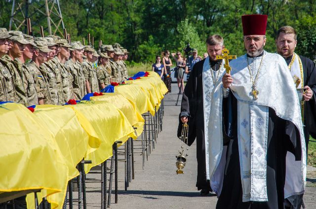 В Днепропетровске похоронили неизвестных солдат. Фото: ОГА