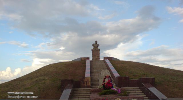 Могила атамана в Днепропетровской области. Фото: shukach.com