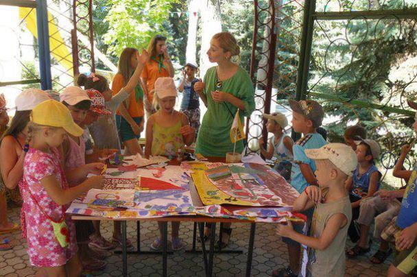 В фестивале участвовали дети, вожатые, воспитатели и психологи штаба Ахметова. Фото: пресс-центр.