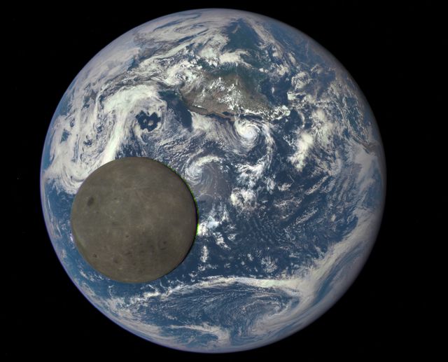 NASA опубликовало редкие снимки Луны
