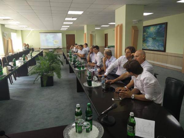 <p>Чиновники ознайомилися з ходом підготовки до приватизації Одеського припортового заводу. Фото: facebook.com/mineconomdev</p>