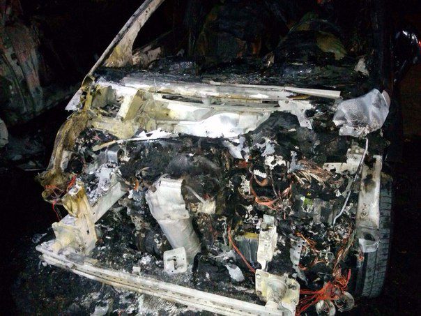 <p>Невідомі спалили кілька машин. Фото: Соцмережі</p>