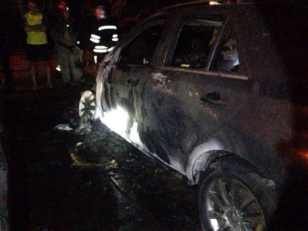 <p>Невідомі спалили кілька машин. Фото: Соцмережі</p>