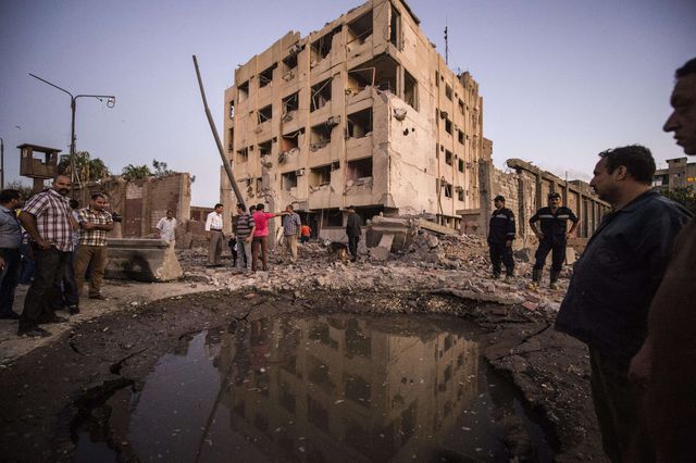 На місці вибуху бомби в Каїрі. фото AFP