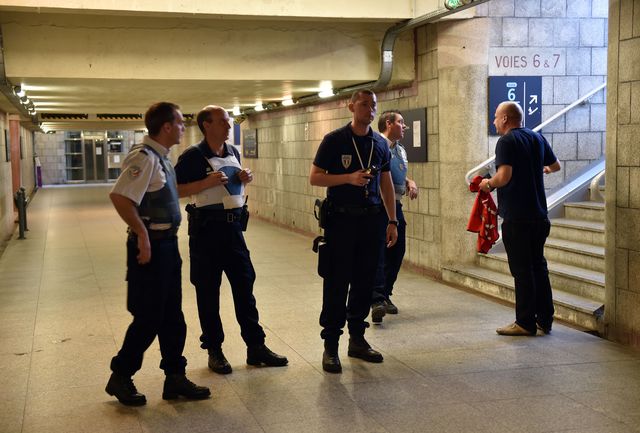 Три человека пострадали при нападении в скоростном поезде во Франции, фото AFP