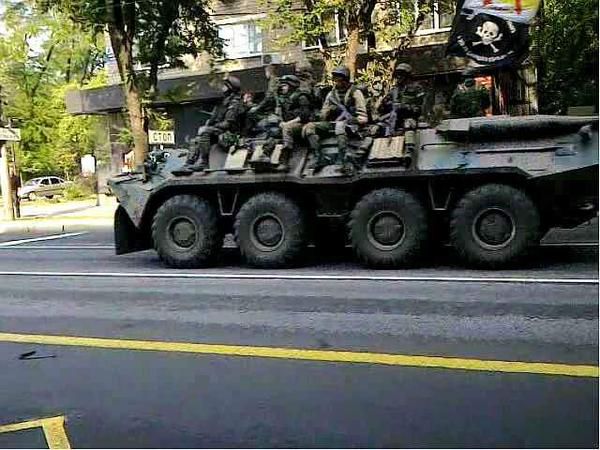 Боевики в Донецке. Фото: Твиттер