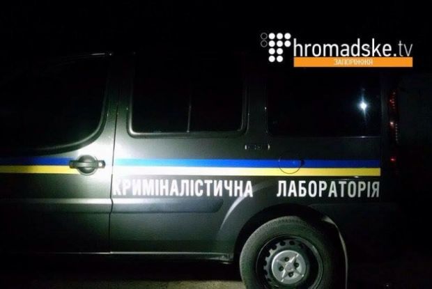 <p>Невідомі кинули гранату у двір офісу запорізького бізнесмена, фото hromadske.tv</p>