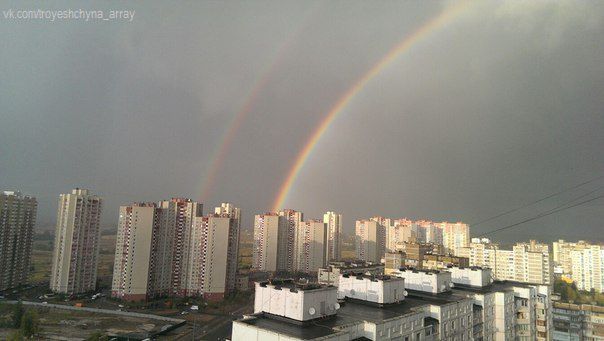 Удивительная двойная радуга порадовала киевлян. Фото: vk.com/troyeshchyna_array, facebook.com/I.LOVE.OBOLON