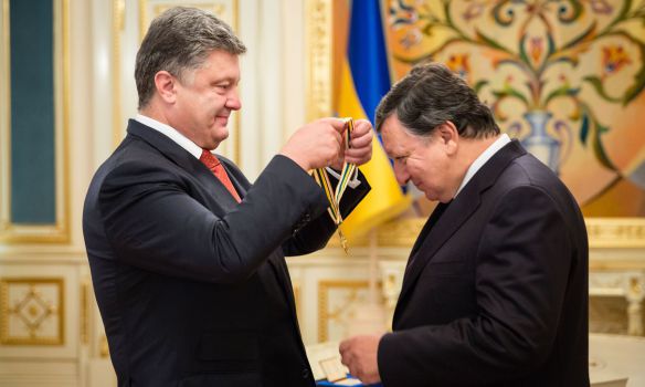 Порошенко вручил орден Свободы экс-президенту Еврокомиссии Баррозу, фото FacebookПетра Порошенко